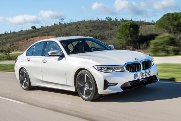 BMW 320d за първи път бе подложена на подобно изпитание през 2015 г. и тогава бе открито, че автомобилът съхранява данни за достигнатите максимални обороти, броят на изминатите отсечки между 0 и 5, 5 и 20, 20 и 100 и над 100 километра, продължителността на задействане на различните режими на предавателната кутия, часовете на работа на осветителната система, броят на размествания на седалката, броят на поставени медийни носители и броят на задействанията на предопъвачите на коланите.